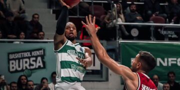 Bursaspor, Bahçeşehir Koleji’ni son çeyrekte geçti!