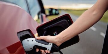 Dünyada elektrikli araç satışları yeni bir rekor kırdı