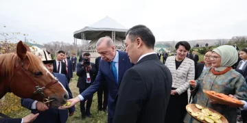 Sadır Caparov, Cumhurbaşkanı Erdoğan’a bir at hediye etti