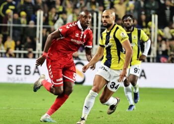 Fenerbahçe, evinde Sivasspor’u farklı yendi!