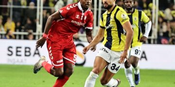 Fenerbahçe, evinde Sivasspor’u farklı yendi!