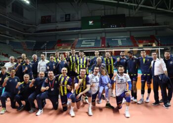 Fenerbahçe Medicana, İstanbul Gençlik Spor önünde geri döndü!