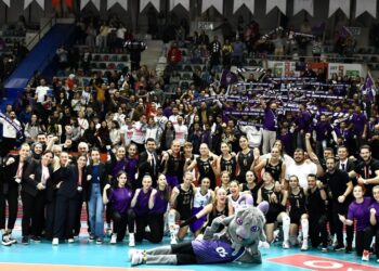 Fenerbahçe Medicana, Zeren Spor’a karar setinde kaybetti!