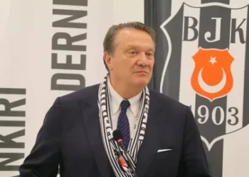Hasan Arat, Beşiktaş başkanlığını resmen bıraktı!