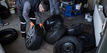 Lastikçilerde kış yoğunluğu yaşanıyor