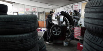 Sanayide kış lastiği yoğunluğu başladı