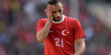 Milli oyuncu Ömer Toprak futbolu bıraktığını açıkladı!