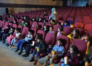 Muş polisi, öğrencileri sinemayla buluşturmaya devam ediyor!