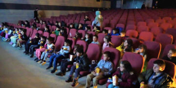 Muş polisi, öğrencileri sinemayla buluşturmaya devam ediyor!