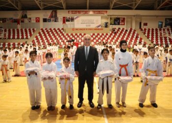 Muş’ta, 400 sporcu için karate kuşak terfi töreni düzenlendi!