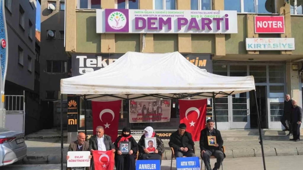 muslu annelerin evlat nobeti kararlilikla suruyor9 habermeydan