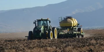 Muşlu çiftçiler güzlük buğday ekimine başladı!
