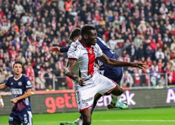 Samsunspor, evinde Antalyaspor’u 2 golle geçti!