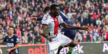 Samsunspor, evinde Antalyaspor’u 2 golle geçti!