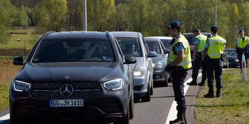 Hollanda sınır kontrollerini yeniden başlatıyor