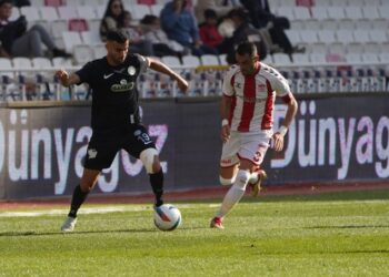 Sivasspor, evinde Rizespor’u 2 golle geçti!