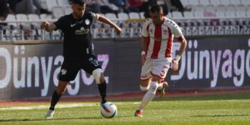 Sivasspor, evinde Rizespor’u 2 golle geçti!