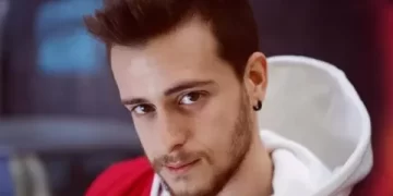 Altın Kelebek Ödül Töreni’nde evlilik teklifi! Alper Rende kimdir, kaç yaşında?