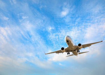 Azerbaycan’a ait yolcu uçağı Kazakistan’da düştü!