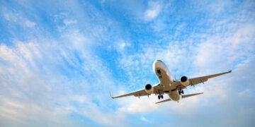 Azerbaycan’a ait yolcu uçağı Kazakistan’da düştü!