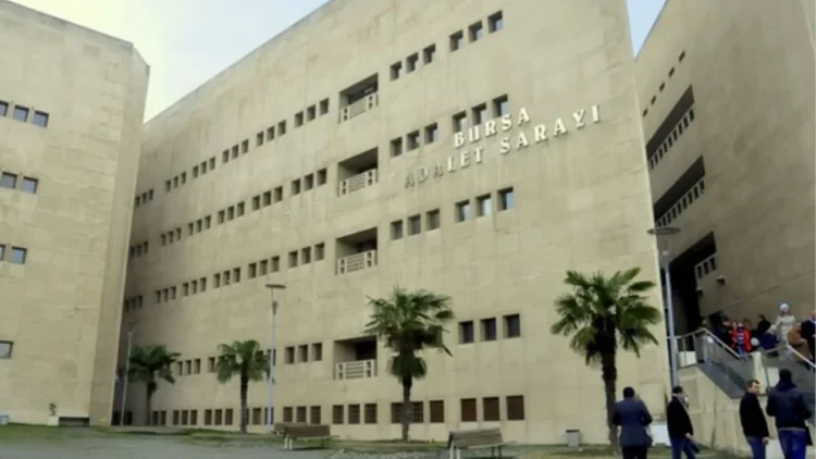 Bursa'da duruşma salonunda silahlı saldırı! 2 kişi hayatını kaybetti Bursada durusma salonunda silahli saldiri habermeydan