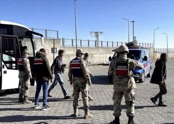 “KALKAN-33” Operasyonlarında 115 Göçmen Kaçakçılığı Organizatörü Yakalandı