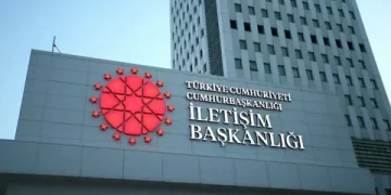 İletişim’den Suriye halkının, Türk Bayrağı’nı yere serip bastığı iddiasına açıklama