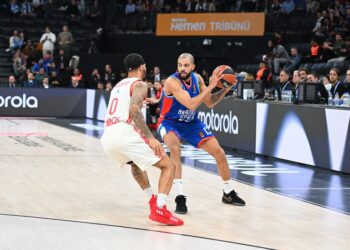 Anadolu Efes 101-90 Bayern Münih