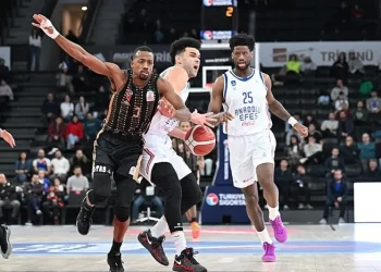 Anadolu Efes, Karşıyaka’yı son dakikada devirdi!