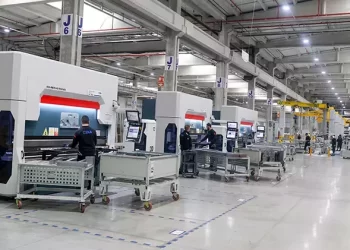 Deprem konutlarında kullanılmak üzere yüzlerce asansör üretildi