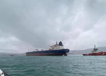İstanbul Boğazı’nda gemi arızası: Trafik çift yönlü durduruldu