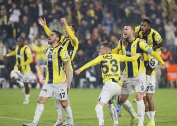 Fenerbahçe, Başakşehir karşısında 3 puanı 3 golle aldı!