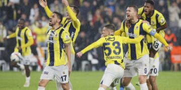 Fenerbahçe, Başakşehir karşısında 3 puanı 3 golle aldı!