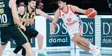 Fenerbahçe Beko, Bahçeşehir Koleji deplasmanından galip dönüyor!