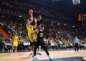 Fenerbahçe Beko, Mersin’de farklı kazandı!