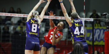 Fenerbahçe Medicana, ilk yarıyı lider bitirdi!