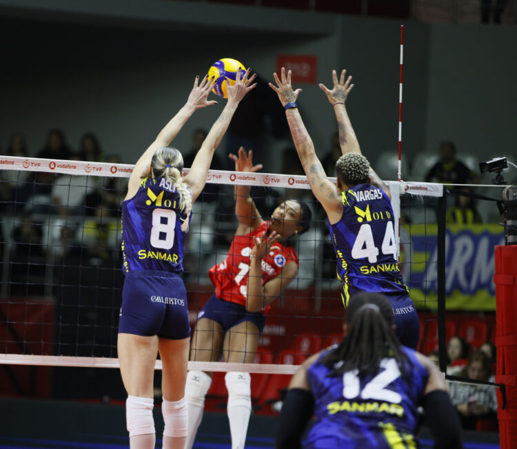 Fenerbahçe Medicana, ilk yarıyı lider bitirdi! fenerbahce medicana ilk yariyi lider bitirdi habermeydan