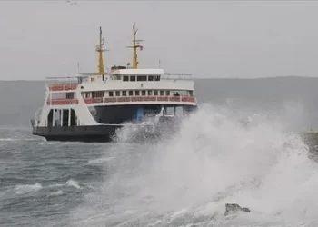 Fırtına nedeniyle feribot seferleri iptal edildi