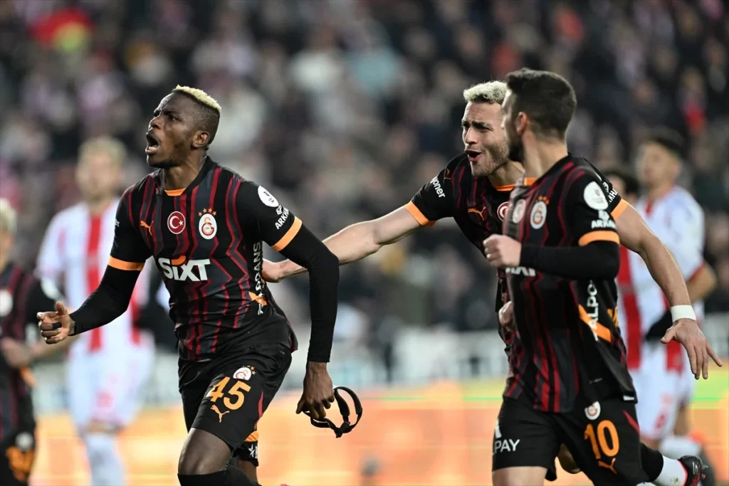 galatasaray sivasspor u deplasmanda 10 kisiyle devirdi habermeydan