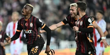 Galatasaray, Sivasspor’u deplasmanda 10 kişiyle devirdi!