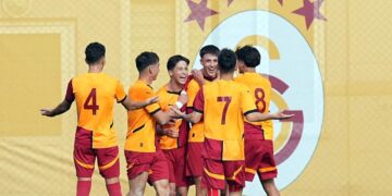 Galatasaray, U17 derbisinde Fenerbahçe’yi 8-1 yendi!