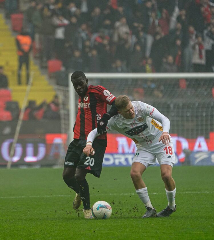 Gaziantep FK, Antalyaspor'u 2 golle geçti! gaziantep fk antalyaspor u 2 golle gecti habermeydan scaled e1734876416220