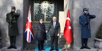 Bakan Güler, Birleşik Krallık Savunma Tedarik ve Sanayi Devlet Bakanı Eagle ile bir araya geldi