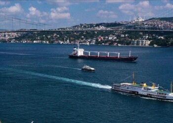 İstanbul Boğazı gemi trafiğine açıldı