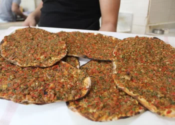 Lahmacun’a hile karıştıran restoranlar ifşa edildi