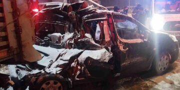 Muş’ta, buzlu yolda kaza yapan otomobildeki 5 kişi yaralandı!