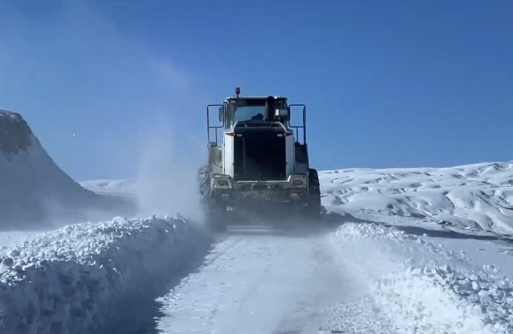mus ta etkili yagan kar nedeniyle kapanan koy yollari ulasima acildi habermeydan