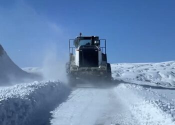 Muş’ta, etkili yağan kar nedeniyle kapanan köy yolları ulaşıma açıldı!