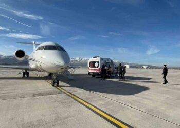 Muş’ta, kalp hastası Ömer bebek ambulans uçakla Ankara’ya sevk edildi!