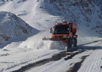 Muş’ta, karla mücadelede 178 köy yolu ulaşıma açıldı!